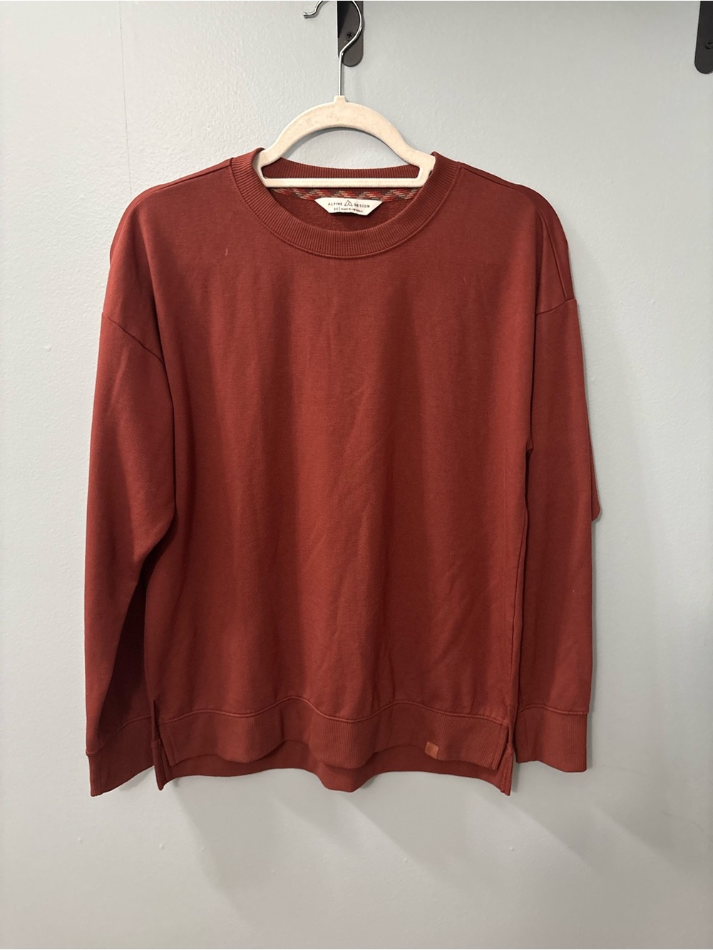 Alpine Design Men's Rust Crewneck Sweatshirt
